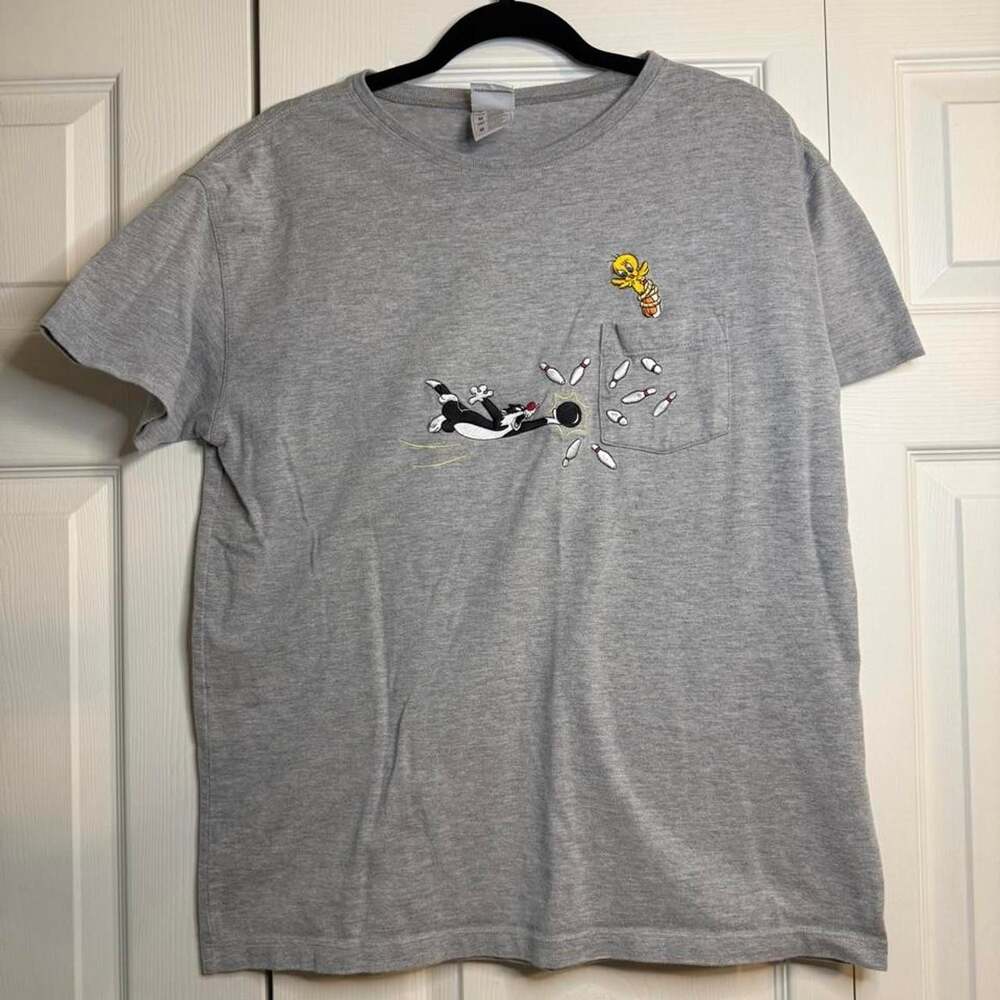 Warner Bros Studio Store Looney Tunes Sylvester Bowling T-Shirt Medium